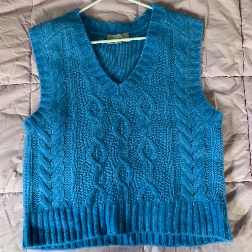 Everlane Cable-Knit Vest
